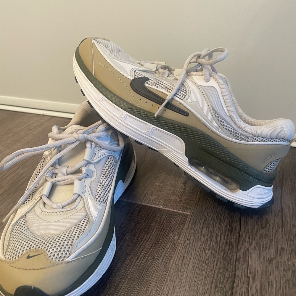 Nike Womens Air Max Bliss Shoe